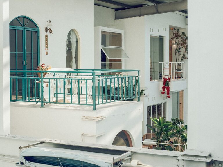 Jak przygotować balkon na sezon letni?